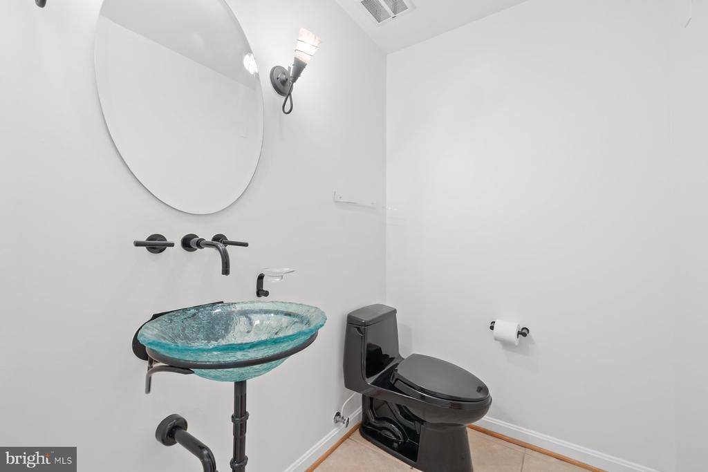 11900 Gainsborough Road, Potomac, MD 20854