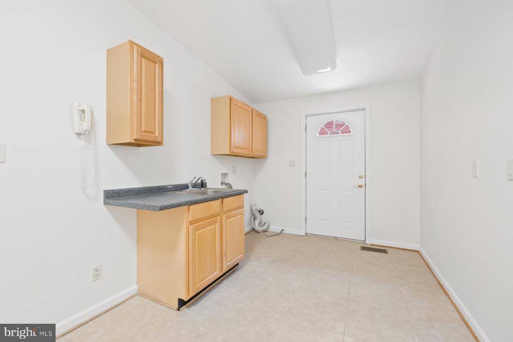 11900 Gainsborough Road, Potomac, MD 20854