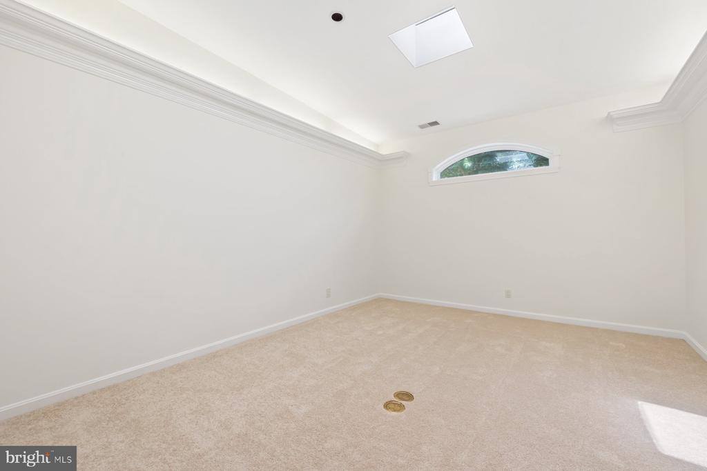 11900 Gainsborough Road, Potomac, MD 20854