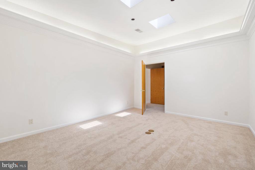 11900 Gainsborough Road, Potomac, MD 20854