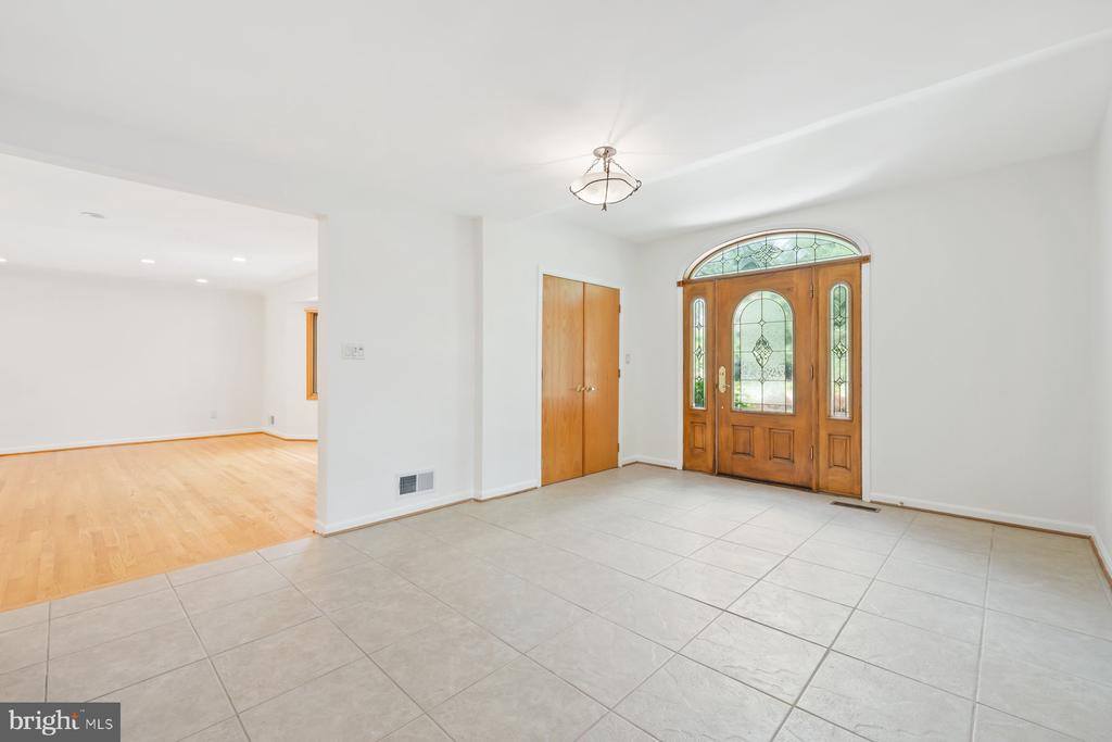 11900 Gainsborough Road, Potomac, MD 20854