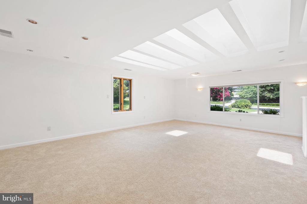 11900 Gainsborough Road, Potomac, MD 20854