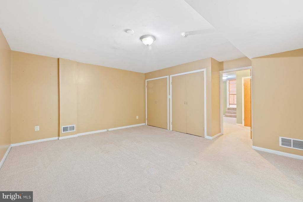 11900 Gainsborough Road, Potomac, MD 20854