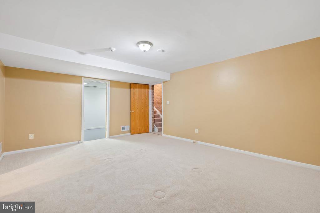 11900 Gainsborough Road, Potomac, MD 20854