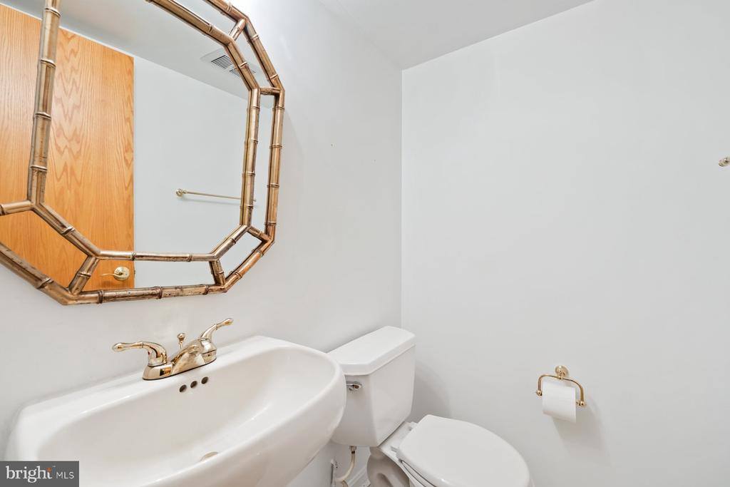 11900 Gainsborough Road, Potomac, MD 20854