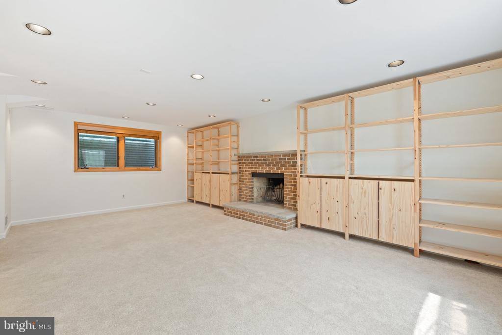 11900 Gainsborough Road, Potomac, MD 20854