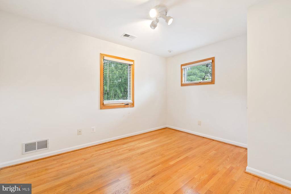 11900 Gainsborough Road, Potomac, MD 20854