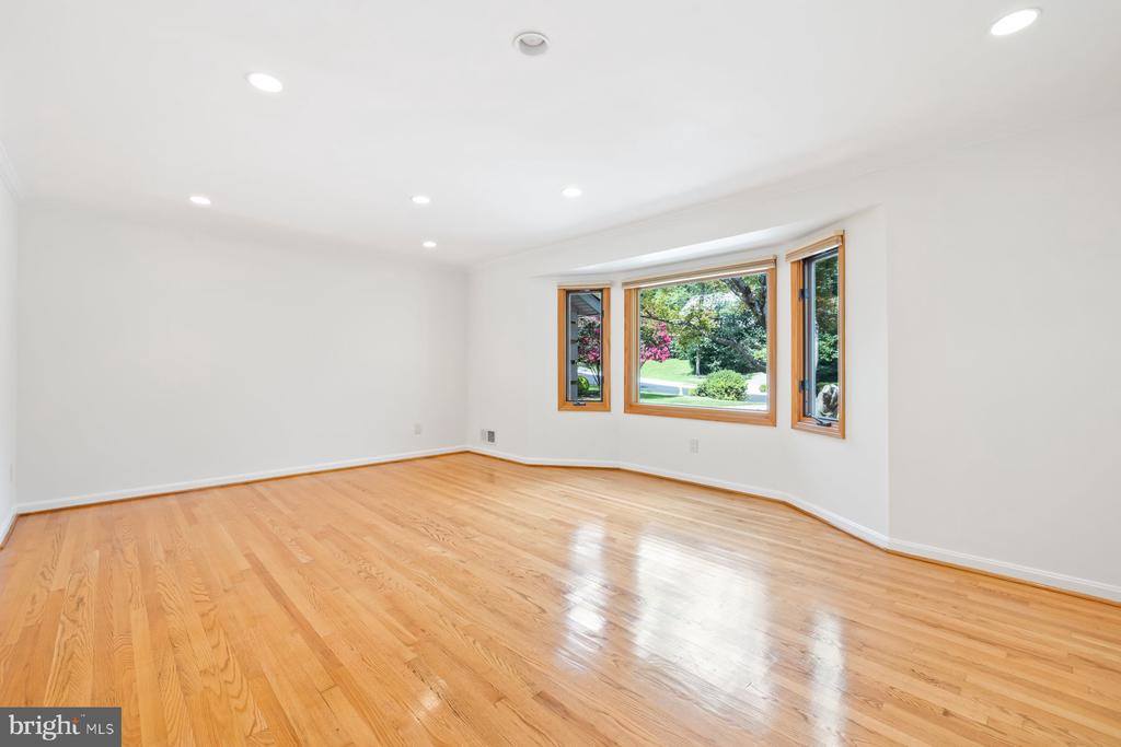 11900 Gainsborough Road, Potomac, MD 20854