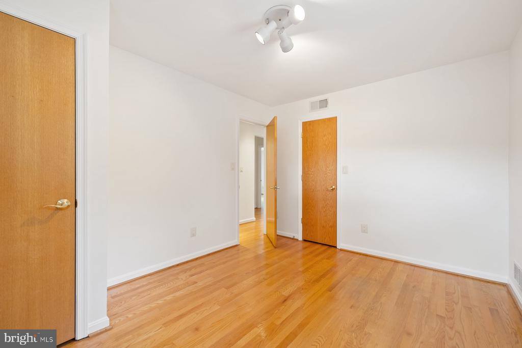 11900 Gainsborough Road, Potomac, MD 20854