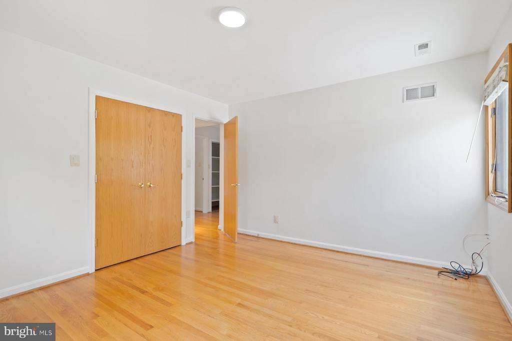 11900 Gainsborough Road, Potomac, MD 20854