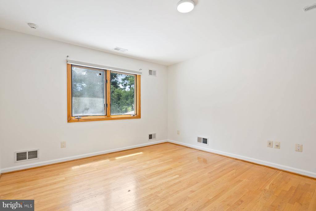 11900 Gainsborough Road, Potomac, MD 20854