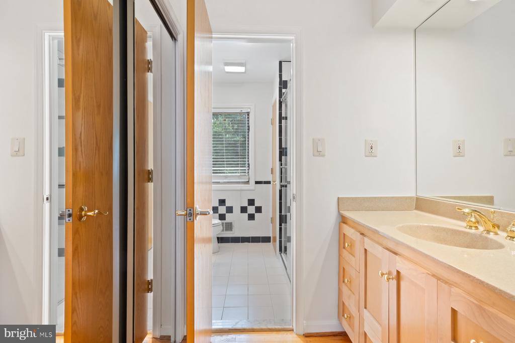 11900 Gainsborough Road, Potomac, MD 20854