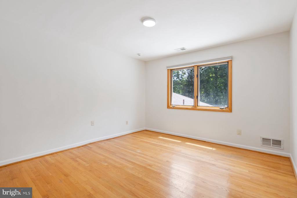 11900 Gainsborough Road, Potomac, MD 20854