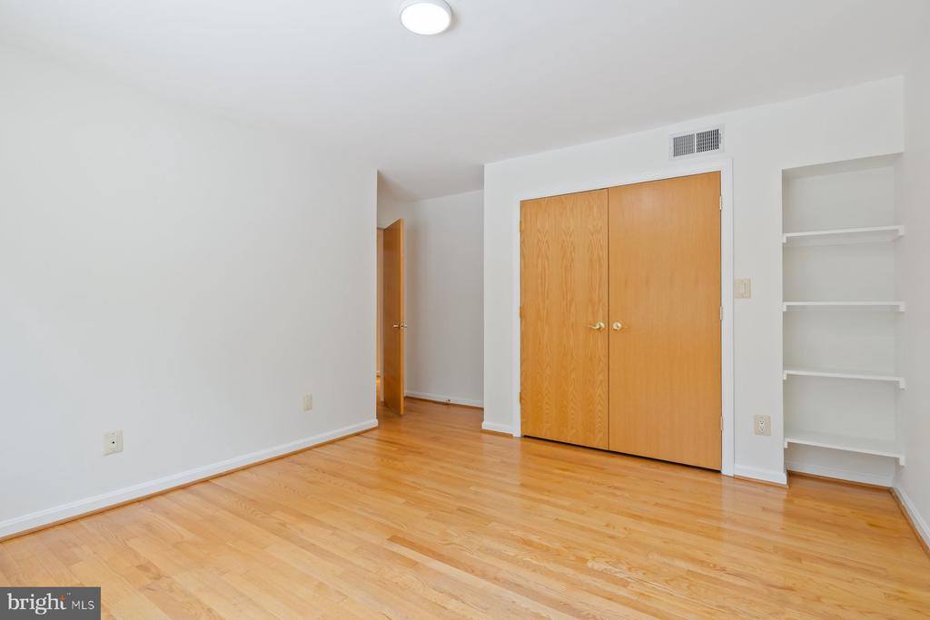 11900 Gainsborough Road, Potomac, MD 20854