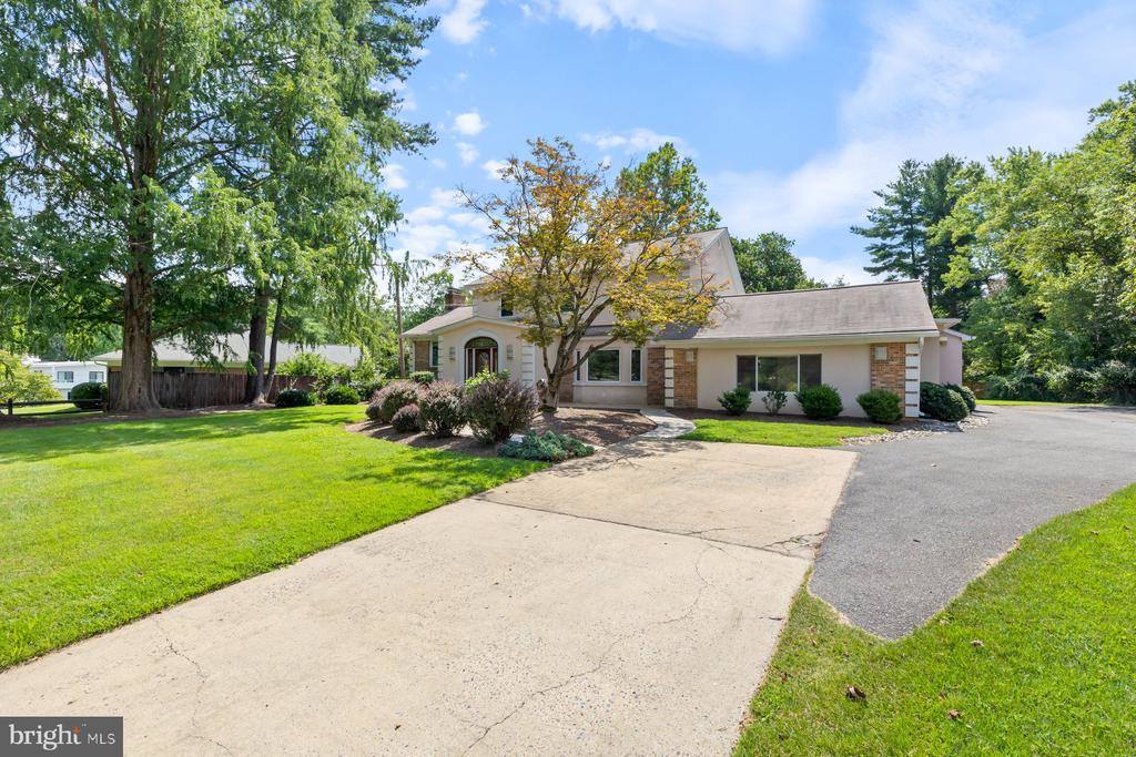 11900 Gainsborough Road, Potomac, MD 20854