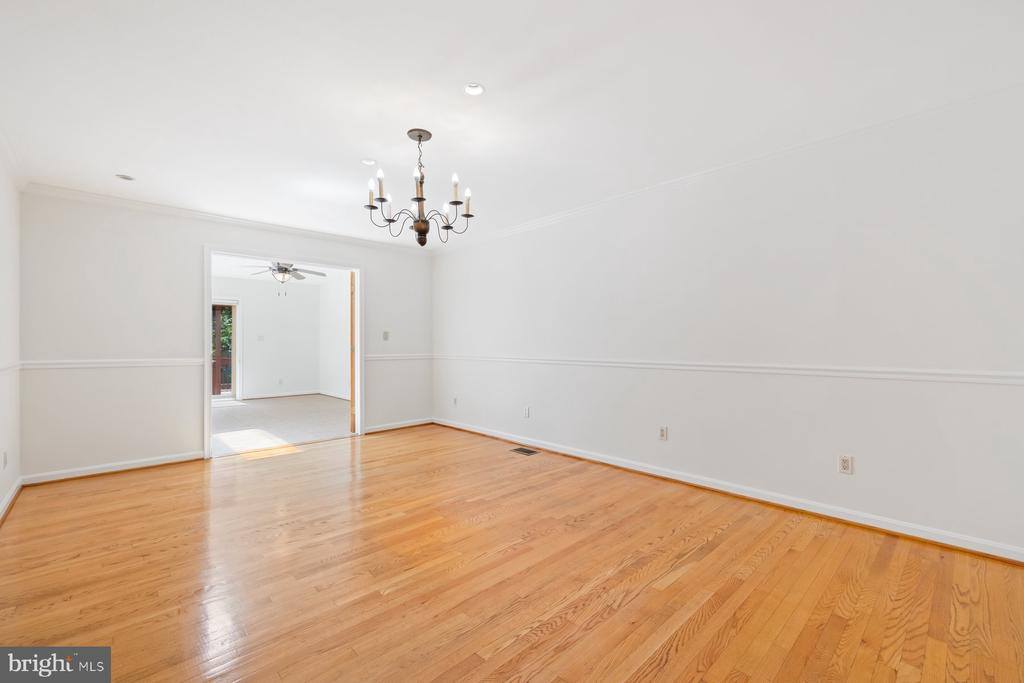 11900 Gainsborough Road, Potomac, MD 20854