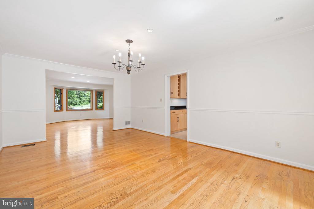 11900 Gainsborough Road, Potomac, MD 20854