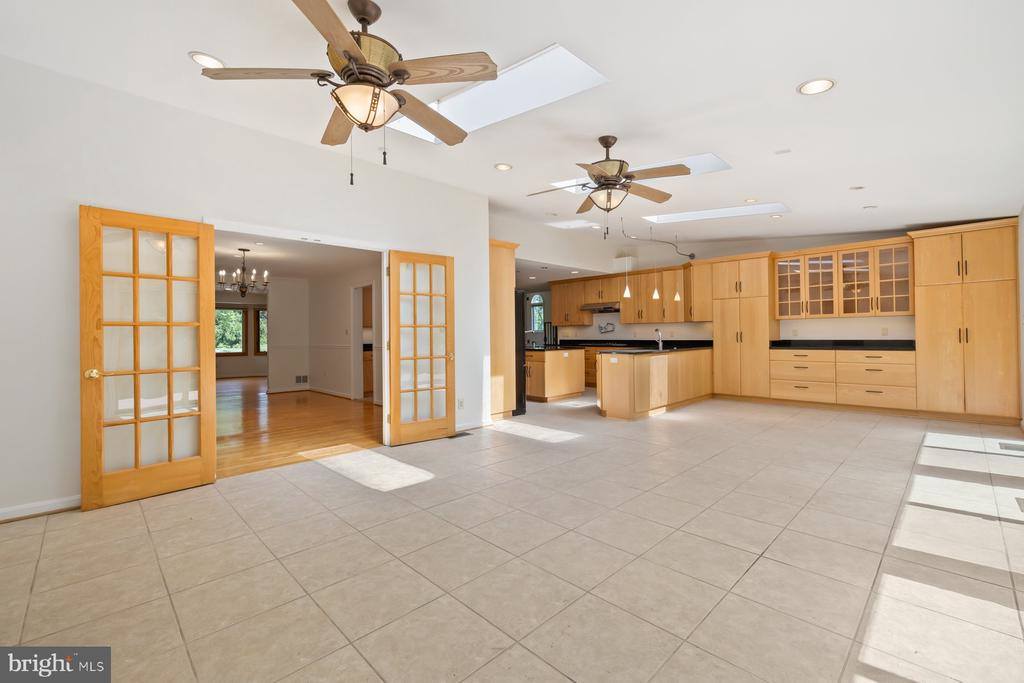 11900 Gainsborough Road, Potomac, MD 20854