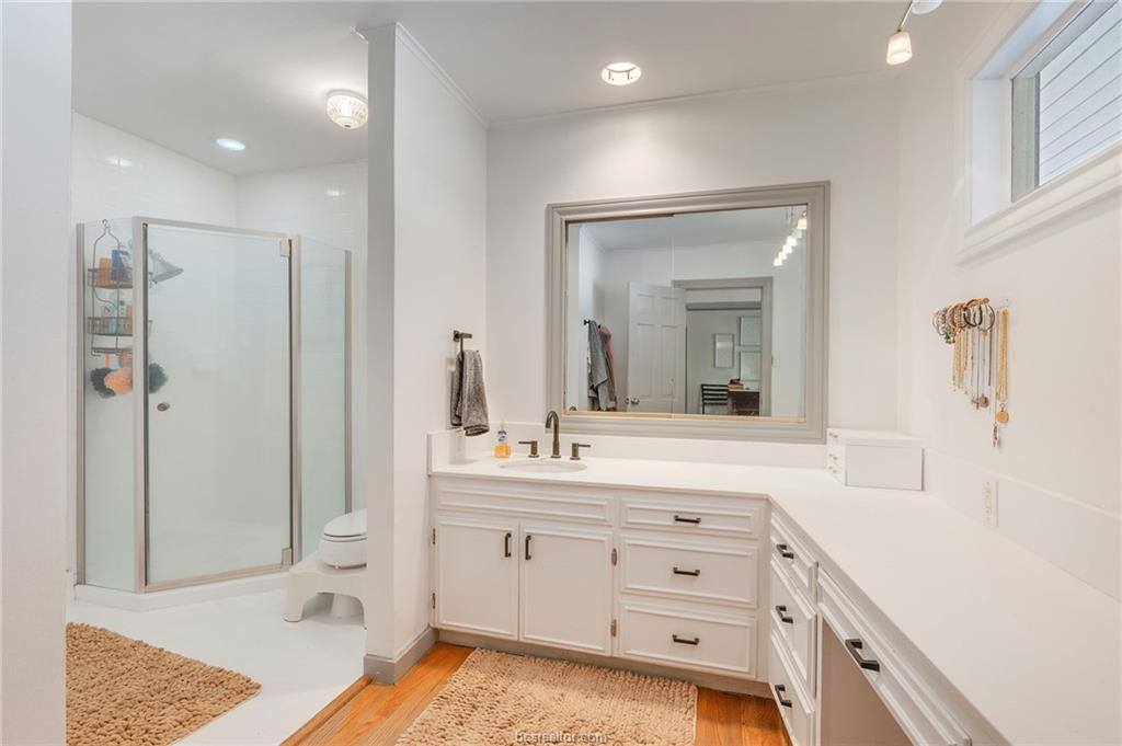 910 East 32nd Street, Bryan, TX 77803