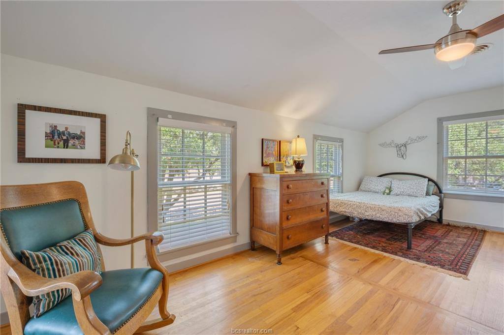 910 East 32nd Street, Bryan, TX 77803