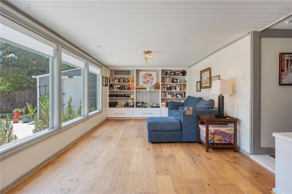 910 East 32nd Street, Bryan, TX 77803