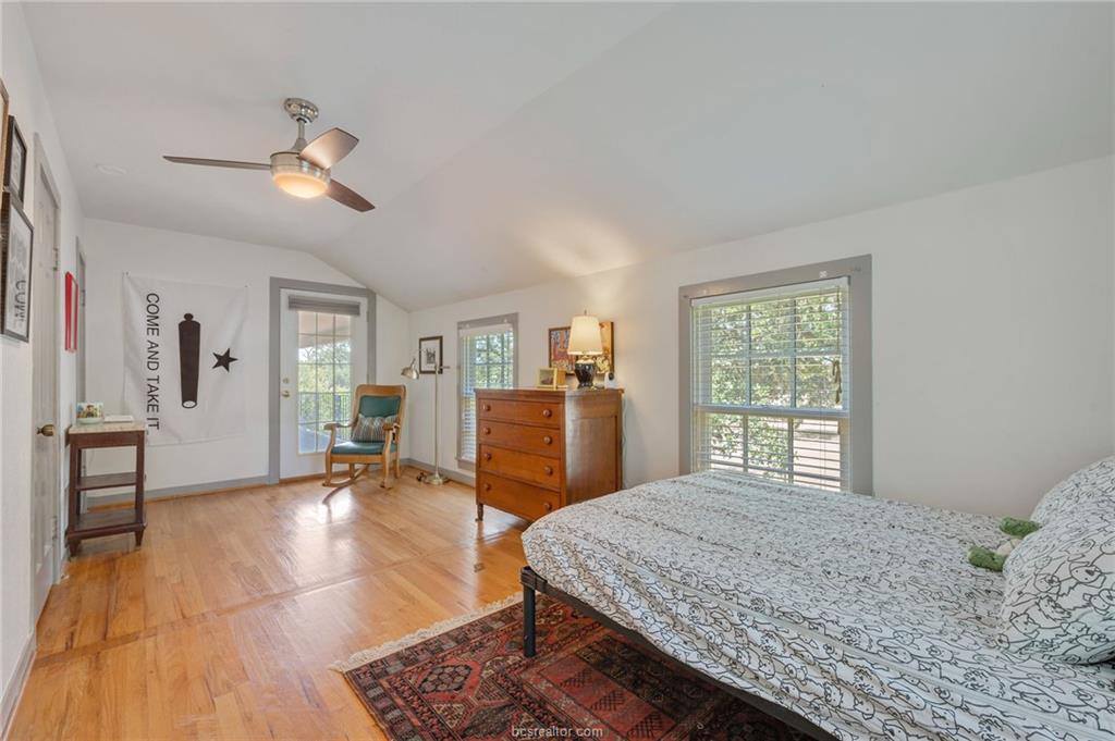 910 East 32nd Street, Bryan, TX 77803