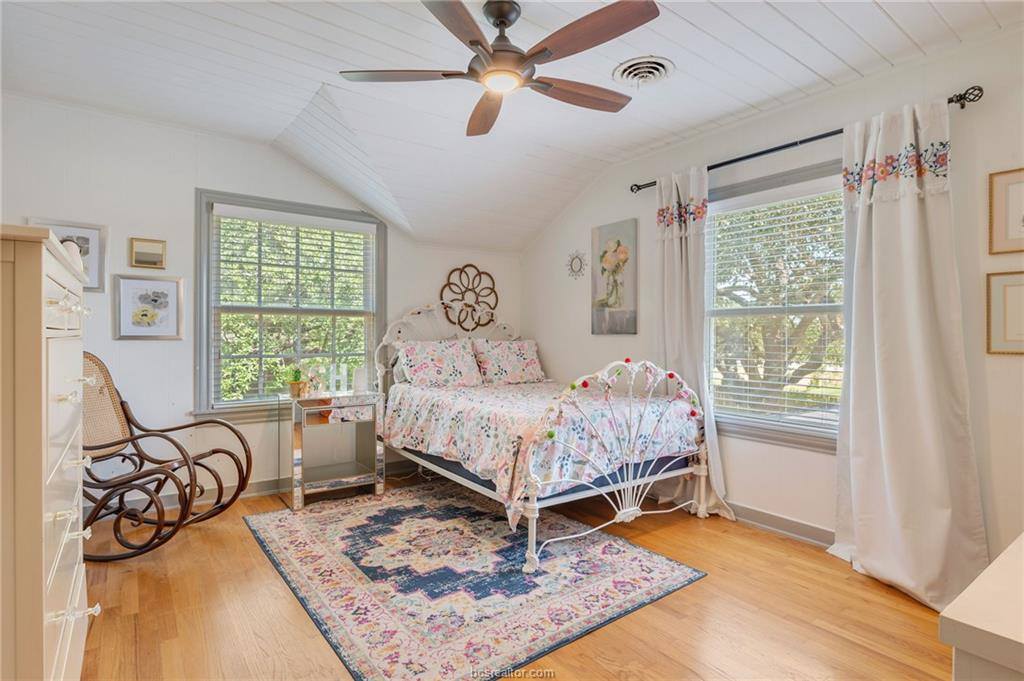 910 East 32nd Street, Bryan, TX 77803