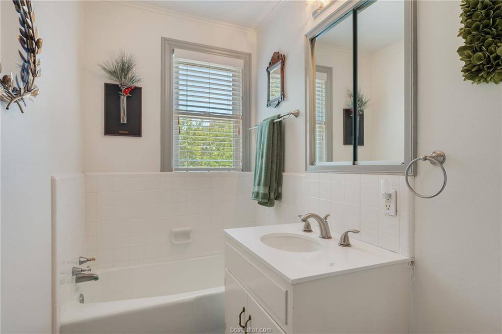 910 East 32nd Street, Bryan, TX 77803