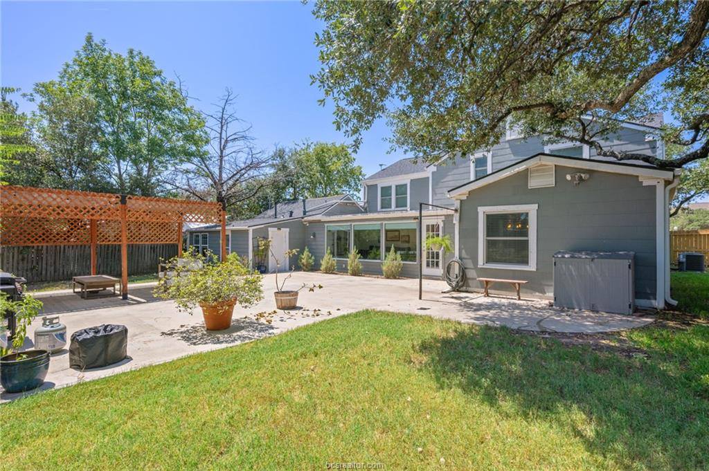 910 East 32nd Street, Bryan, TX 77803