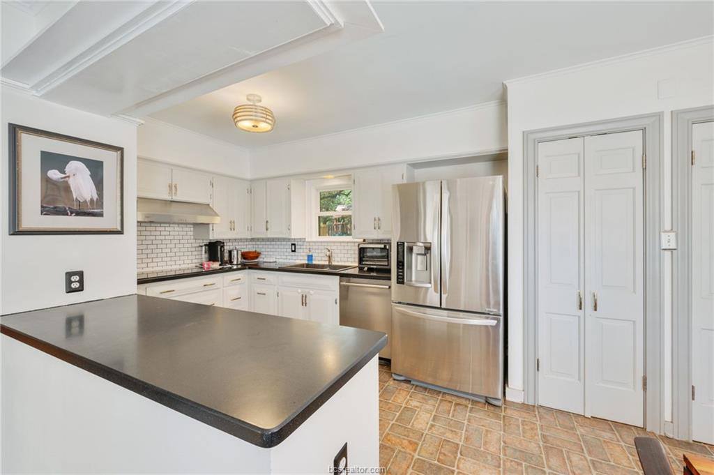 910 East 32nd Street, Bryan, TX 77803