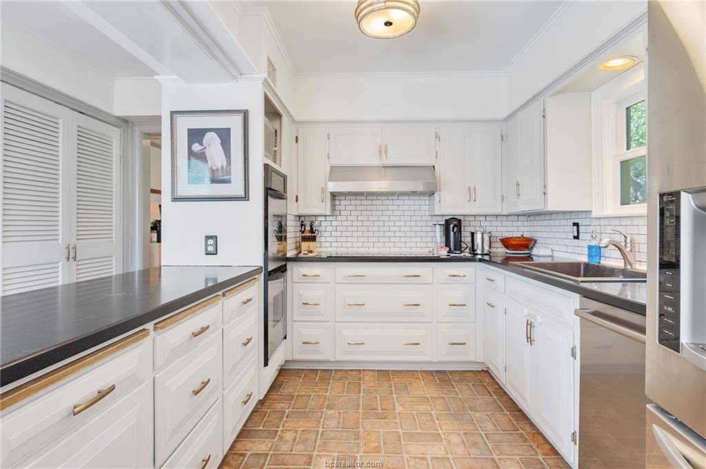 910 East 32nd Street, Bryan, TX 77803