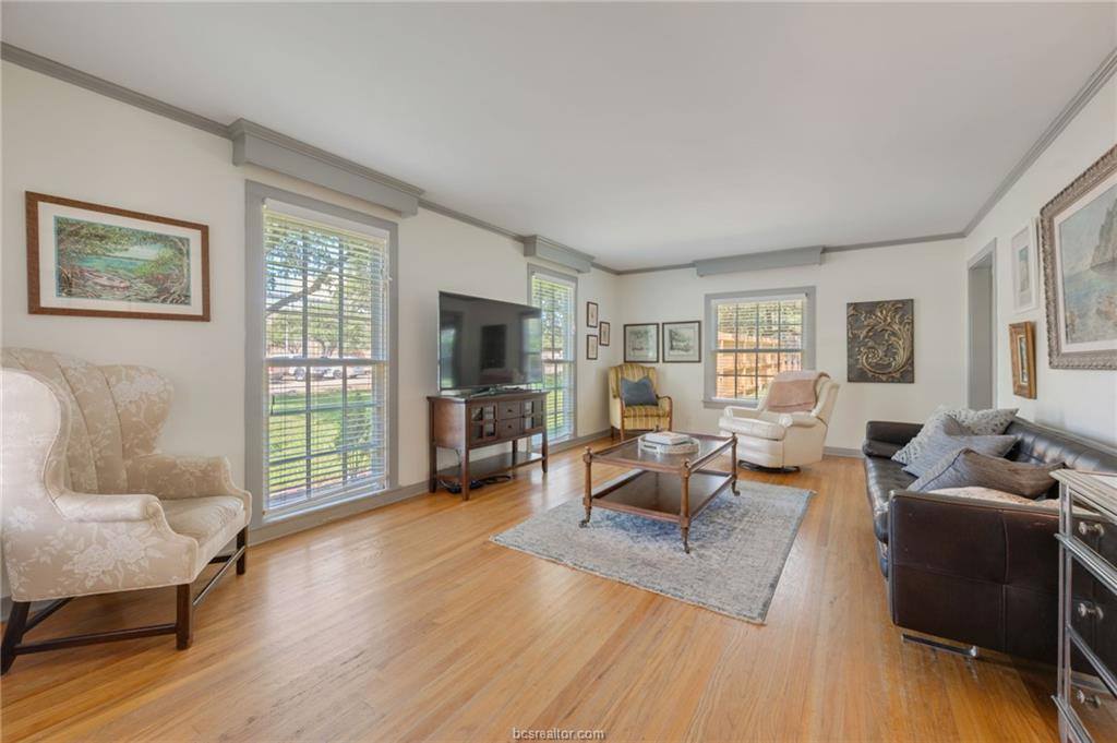 910 East 32nd Street, Bryan, TX 77803