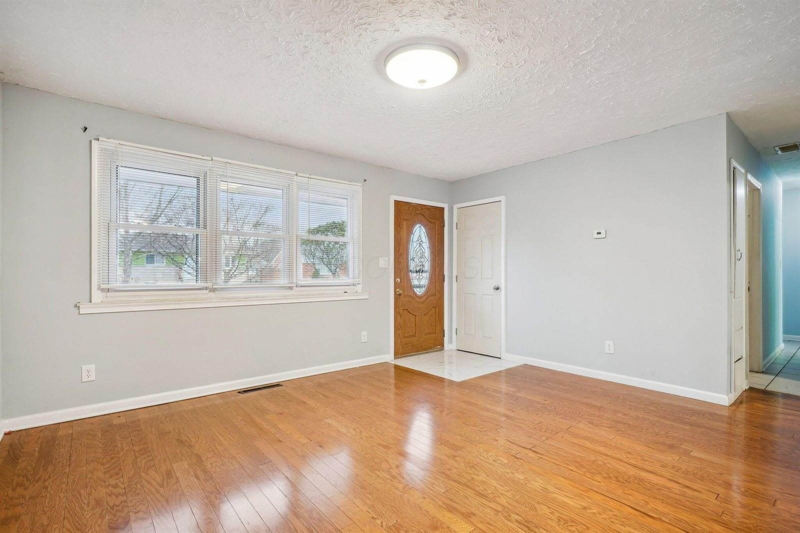 1291 Pierce Avenue, Columbus, OH 43227