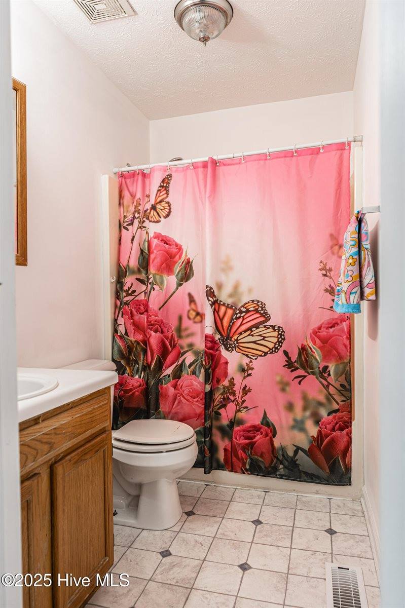 207 Whitechapel Lane, Raeford, NC 28376