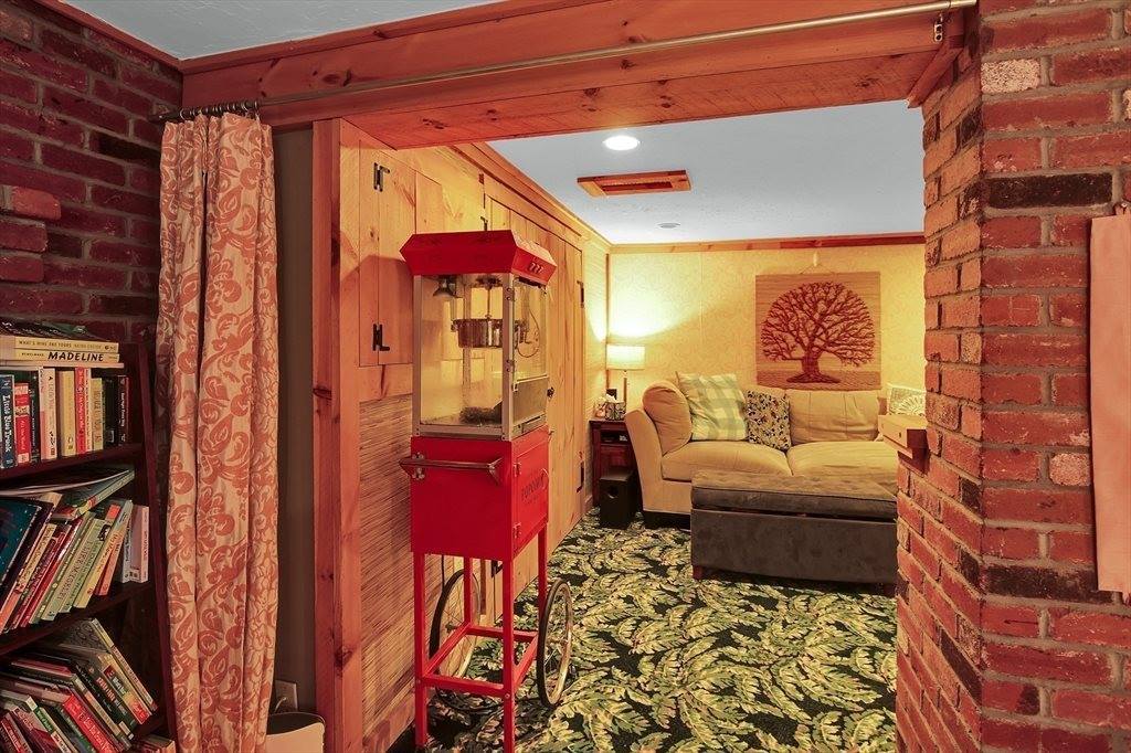 19 Locust Street, Westfield, MA 01085