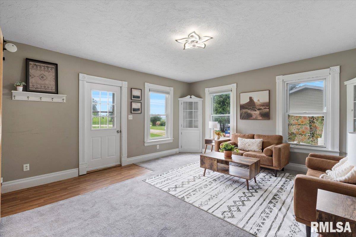 301 North 1ST Street, Long Grove, IA 52756