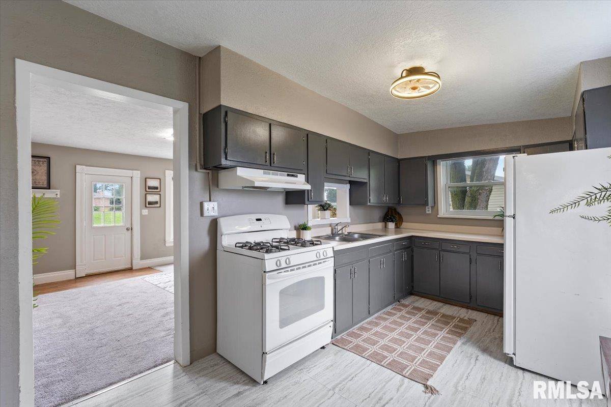 301 North 1ST Street, Long Grove, IA 52756