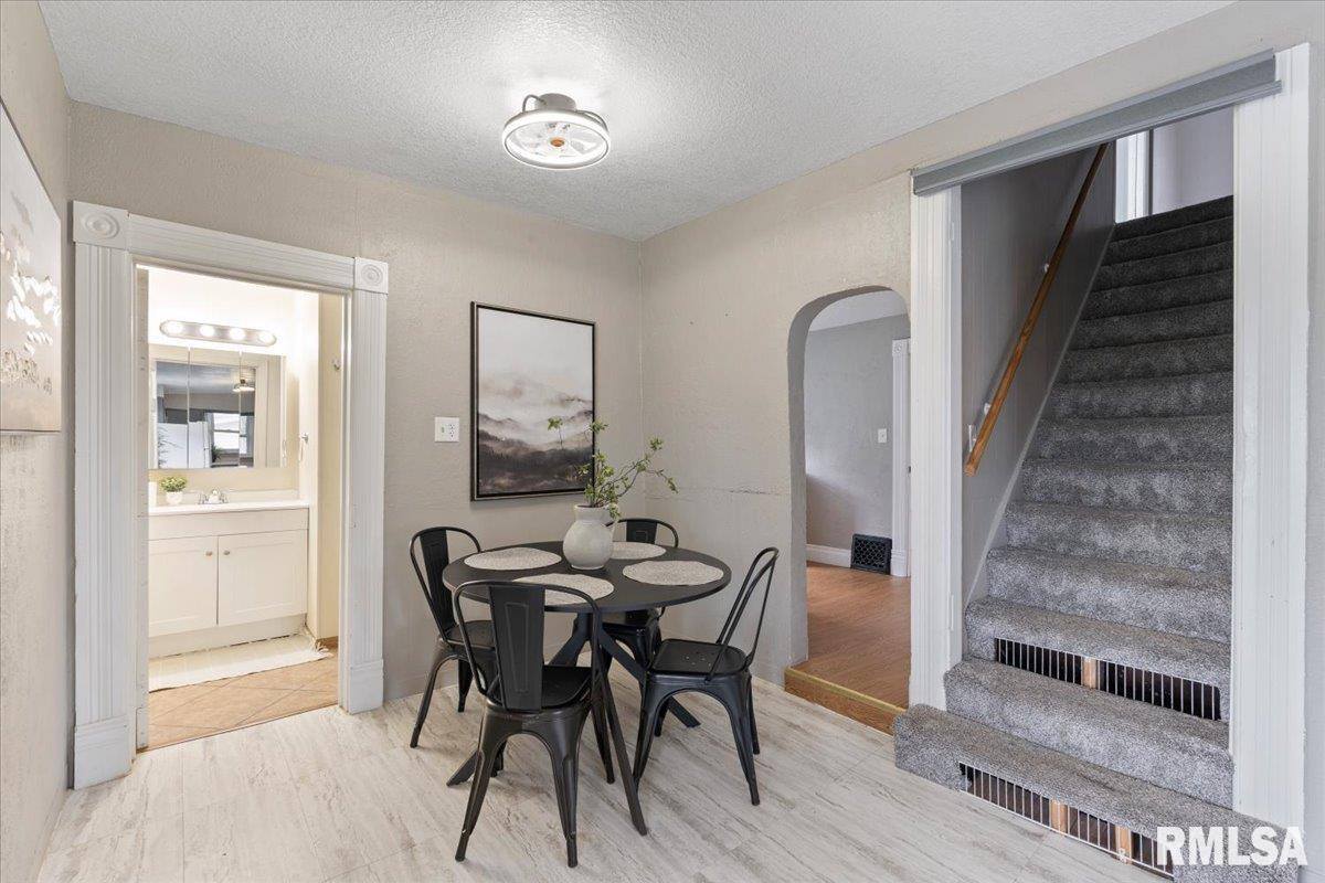 301 North 1ST Street, Long Grove, IA 52756