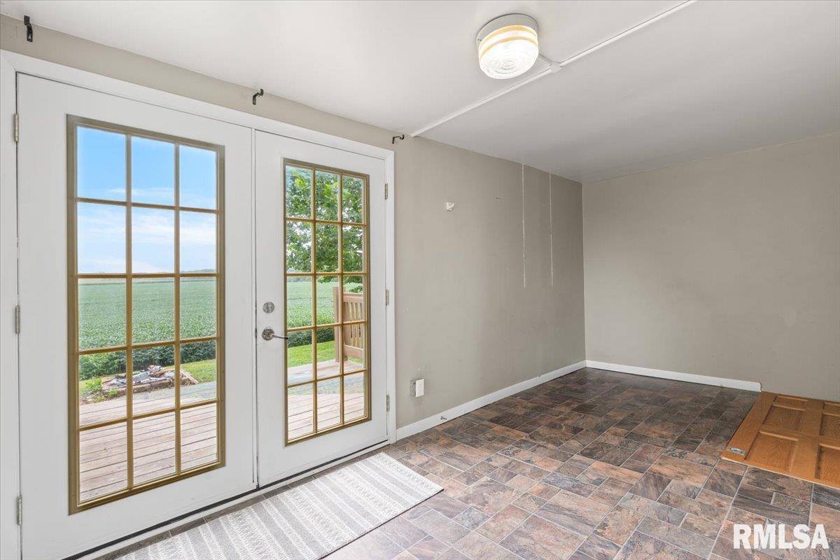 301 North 1ST Street, Long Grove, IA 52756