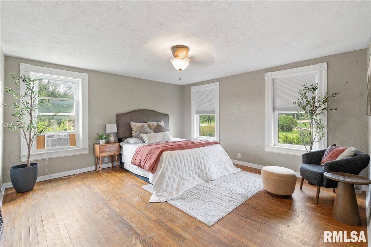 301 North 1ST Street, Long Grove, IA 52756