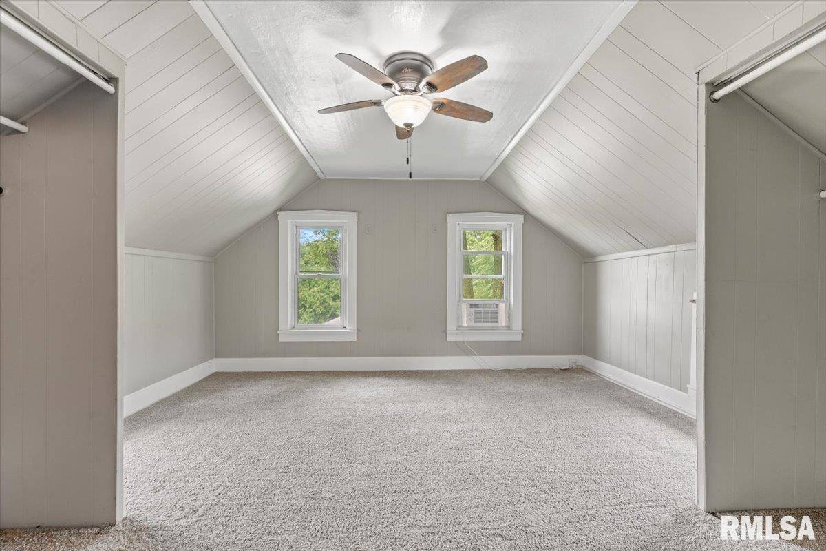 301 North 1ST Street, Long Grove, IA 52756