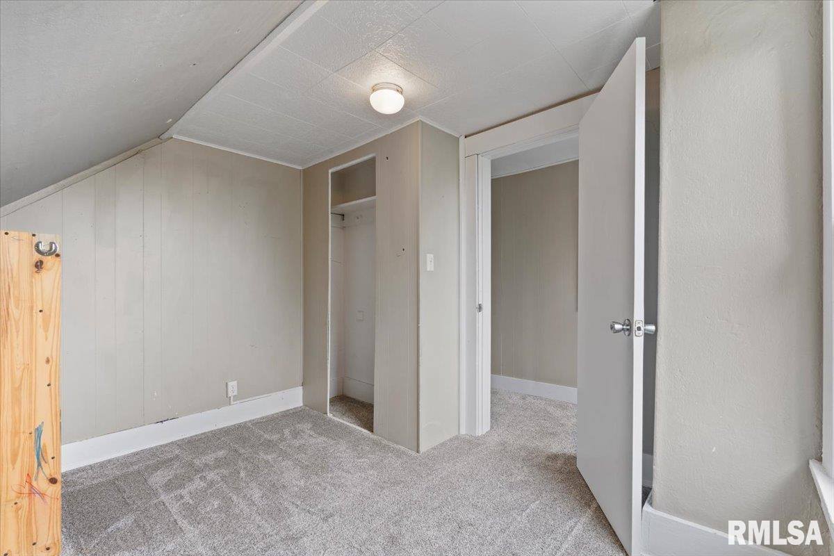 301 North 1ST Street, Long Grove, IA 52756