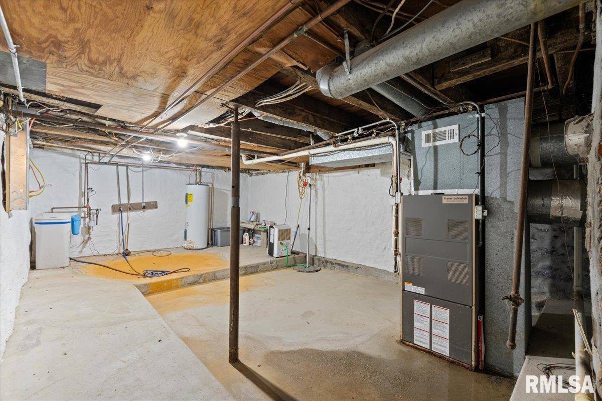 301 North 1ST Street, Long Grove, IA 52756