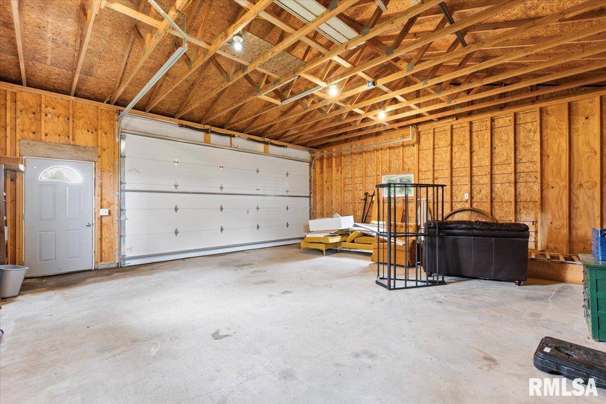 301 North 1ST Street, Long Grove, IA 52756