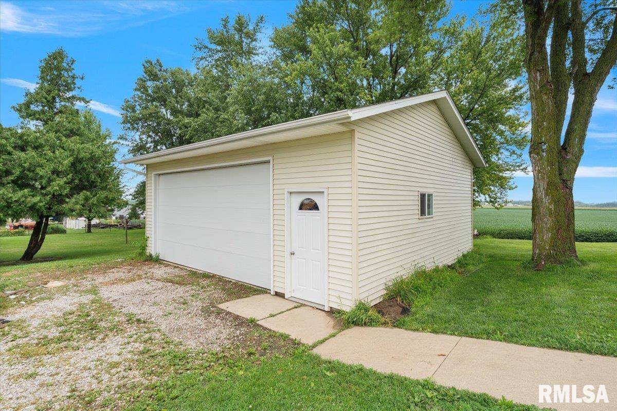 301 North 1ST Street, Long Grove, IA 52756