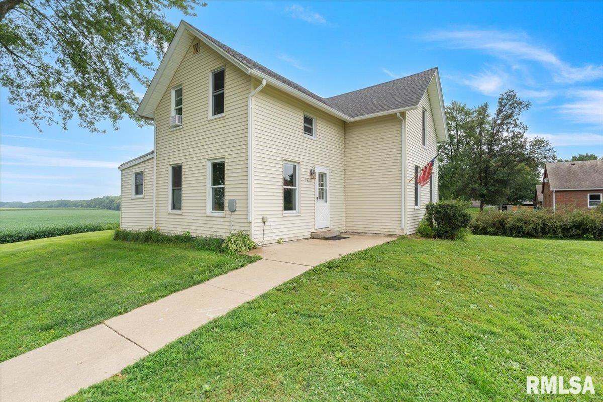 301 North 1ST Street, Long Grove, IA 52756