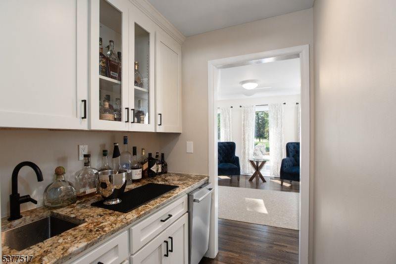 89 Rock Road West, Green Brook Township, NJ 08812