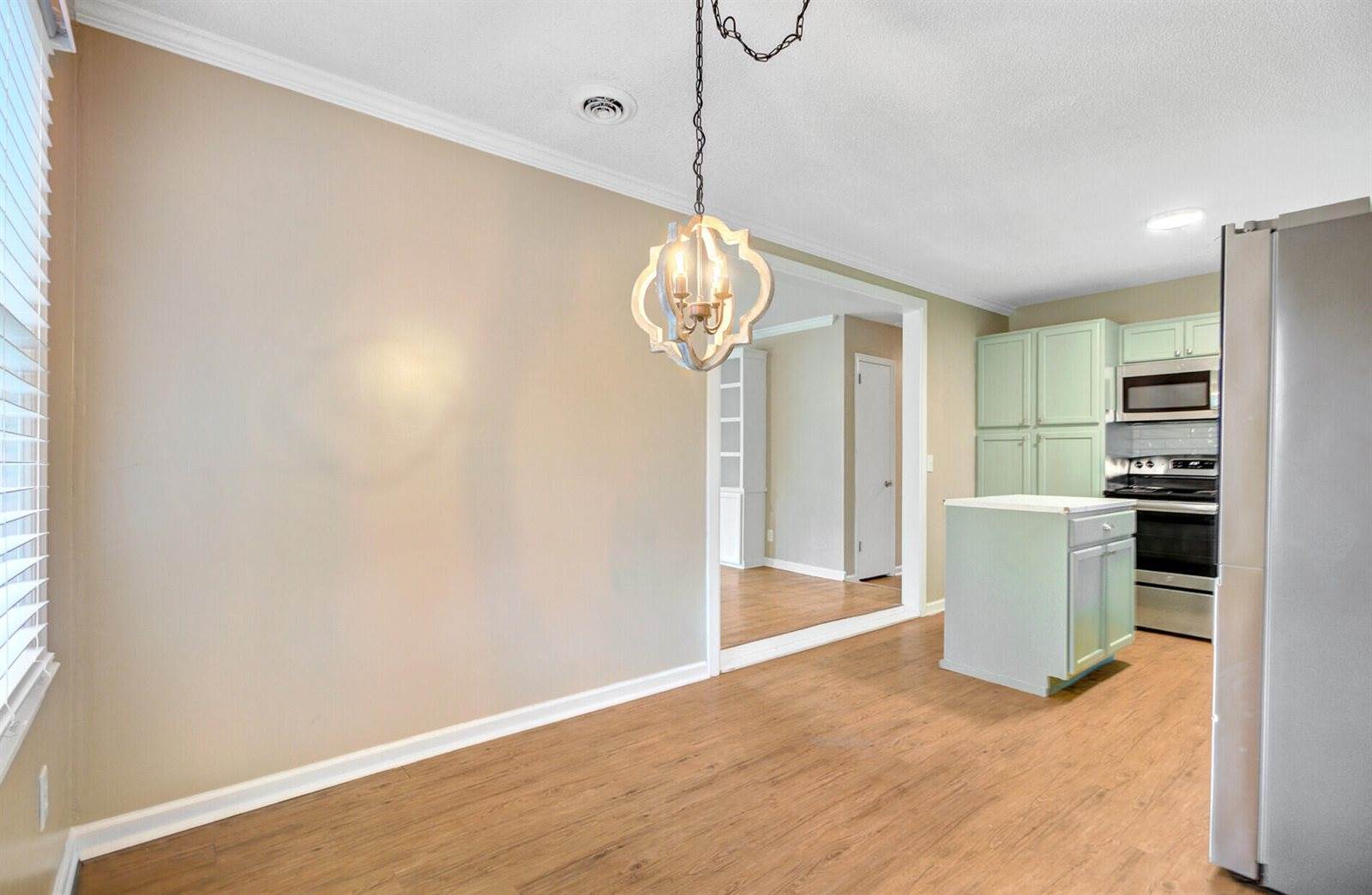 211 Owens Drive, Summerville, SC 29485