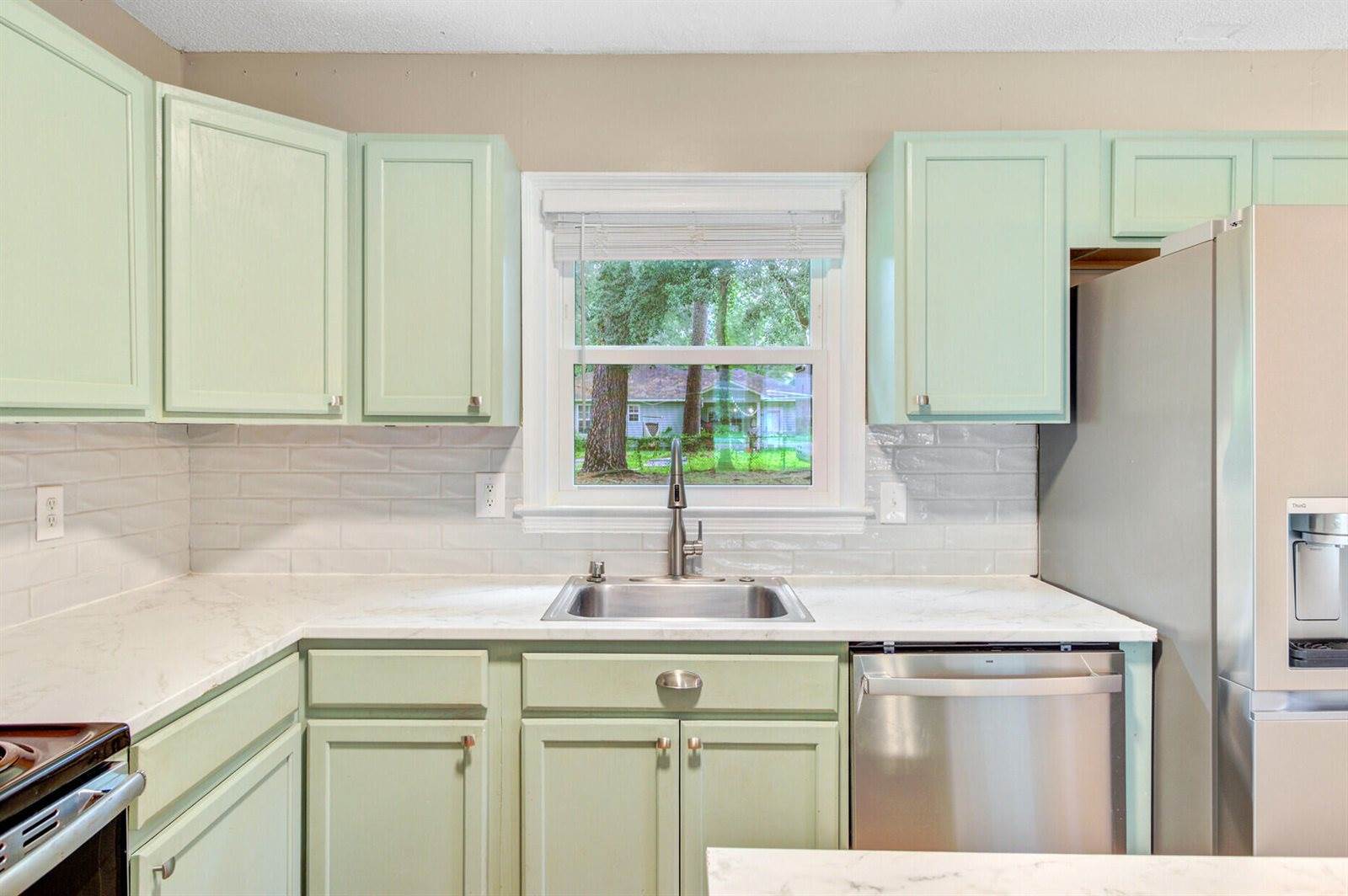 211 Owens Drive, Summerville, SC 29485