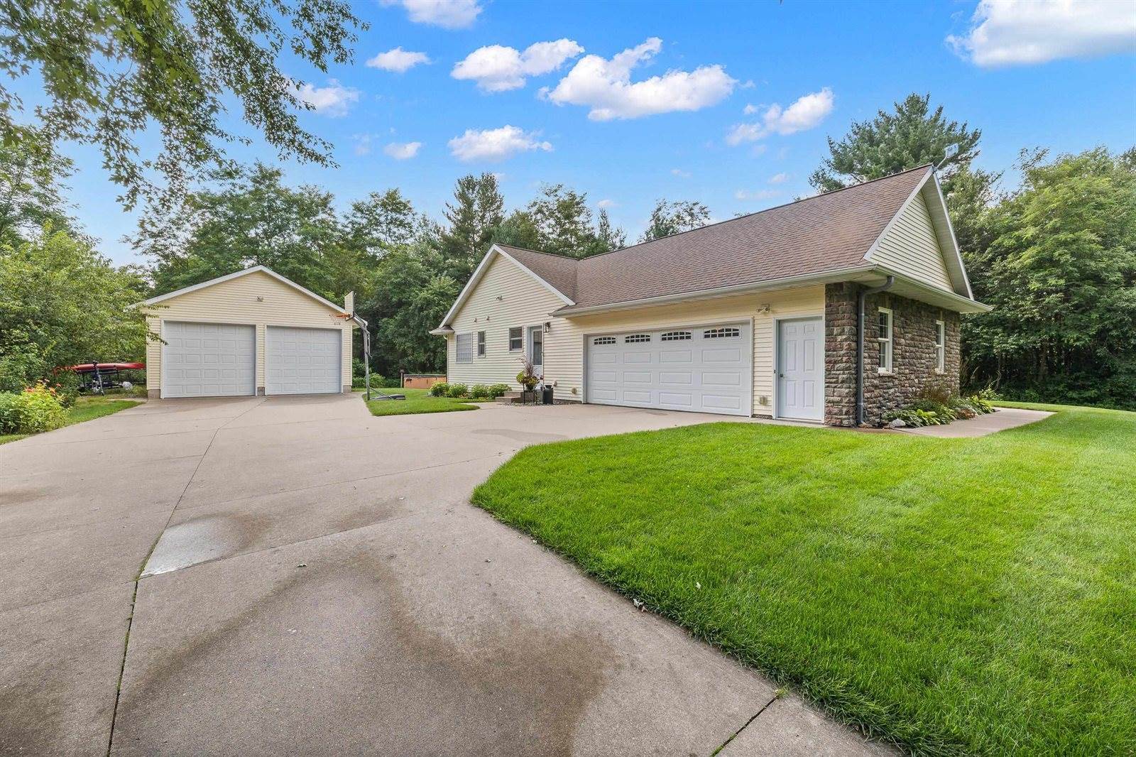 1868 Serafin Court, Junction City, WI 54443